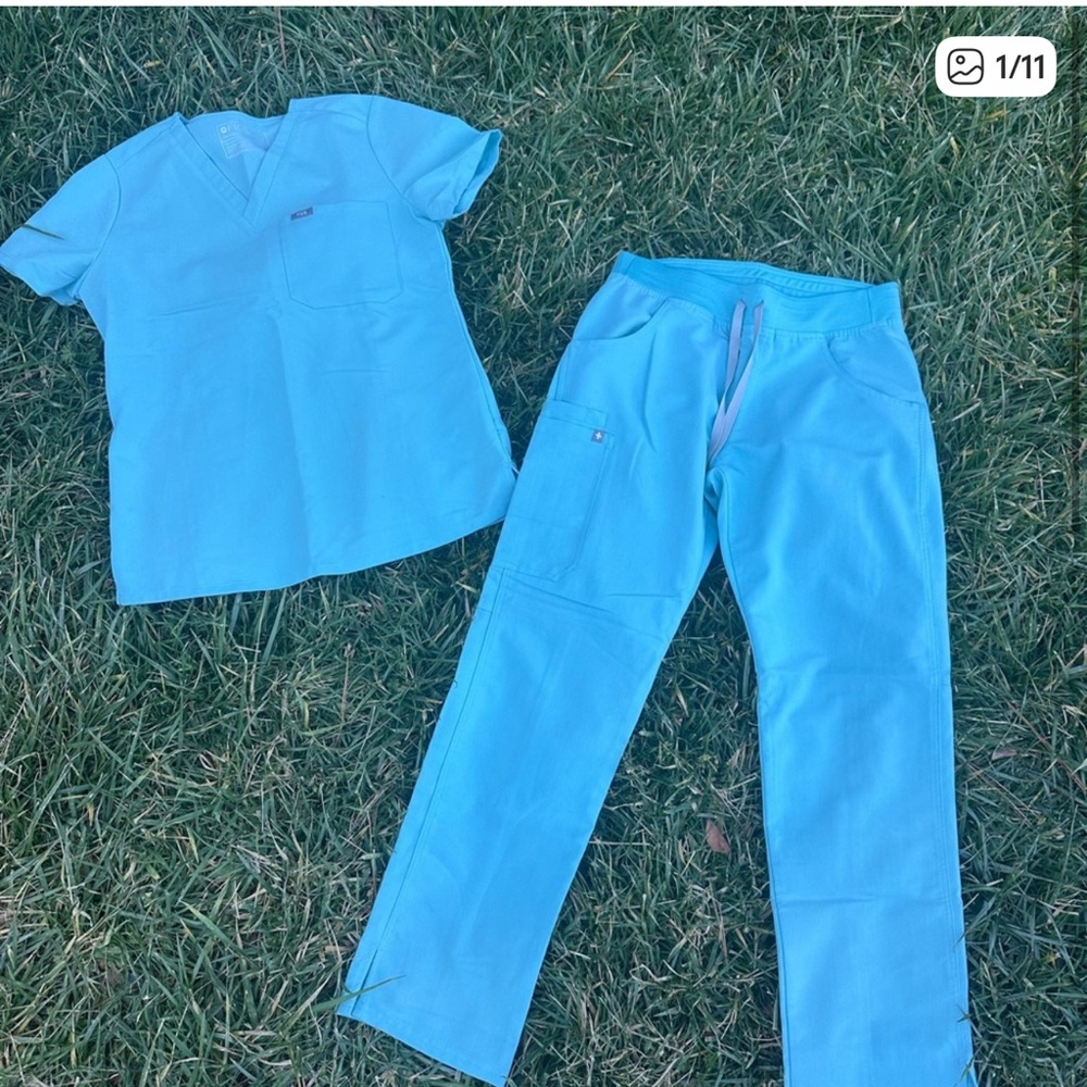 Figs Medical Scrub Top and Pants in Turquoise